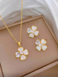 Set Collar y Zarcillos de Flor